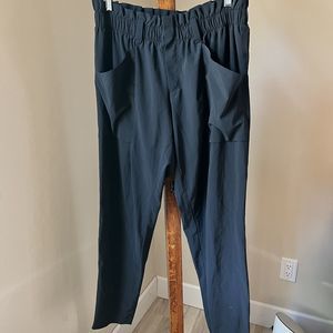 Athleta Pants Womens 10 Black Skyline Belt Tie Paperbag Stretch Featherweight